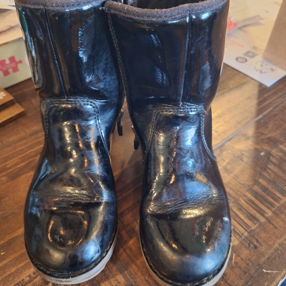 Ugg kids 12 black patent leather - Picture 4 of 6